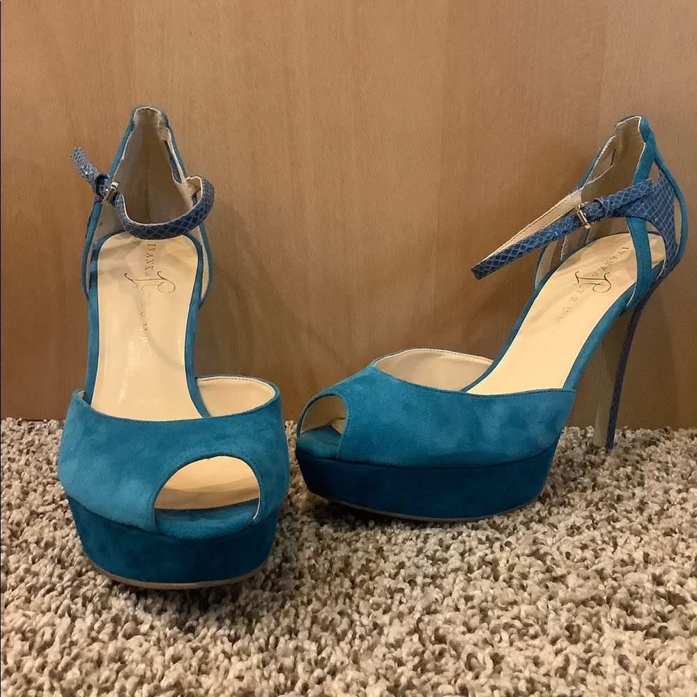 Ivanka Trump Teal peep toe platforms Size 9M
